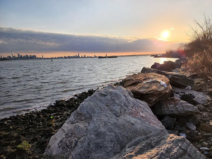 North Shore Waterfront Esplanade Park Picture 3