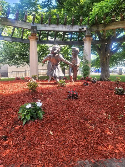 T.H.C. Park. (Town Hall Circle)). Picture 6