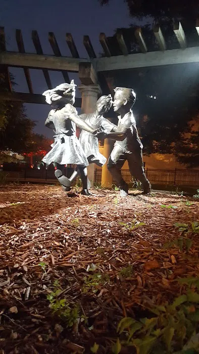 T.H.C. Park. (Town Hall Circle)). Picture 3