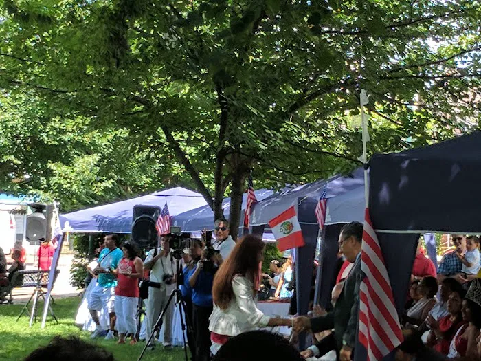 T.H.C. Park. (Town Hall Circle)). Picture 4