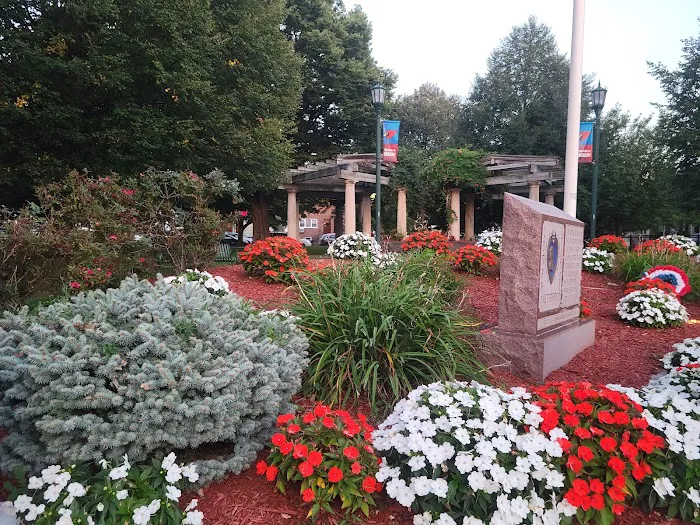 T.H.C. Park. (Town Hall Circle)). Picture 9
