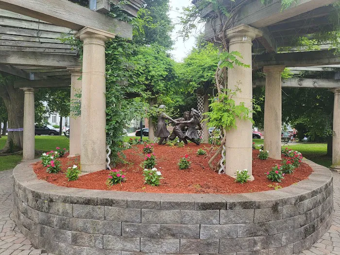 T.H.C. Park. (Town Hall Circle)). Picture 8