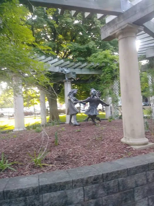 T.H.C. Park. (Town Hall Circle)). Picture 10