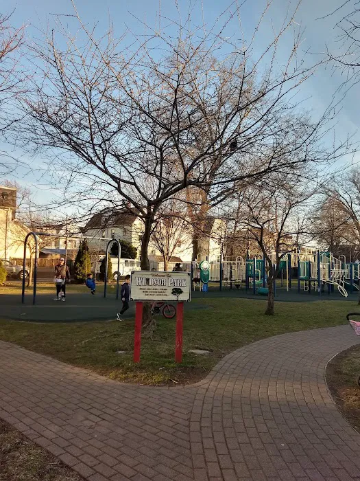 Windsor/Grove Playground Picture 1