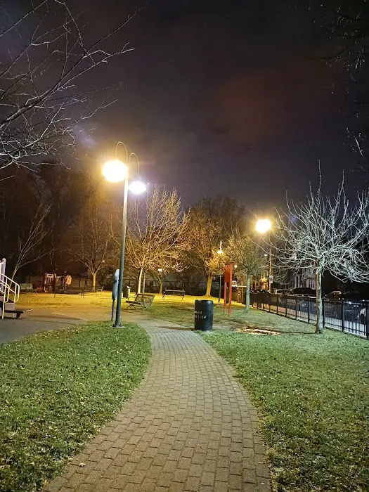 Windsor/Grove Playground Picture 4