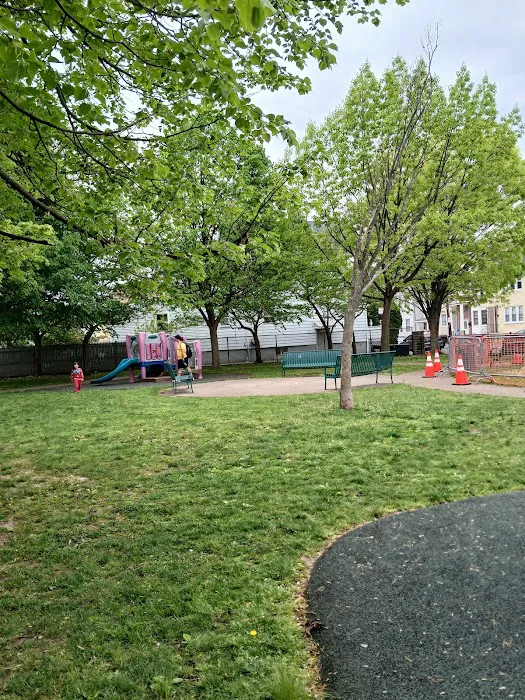 Windsor/Grove Playground Picture 5