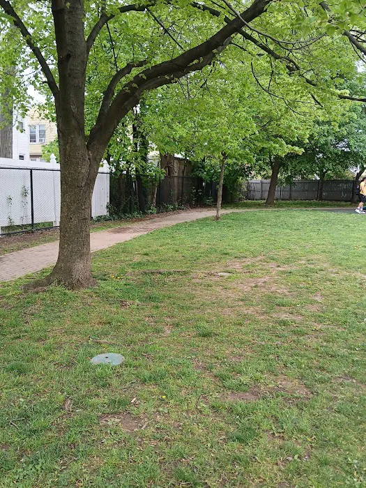 Windsor/Grove Playground Picture 3