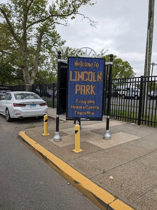 Lincoln Park Picnic Area Picture 8