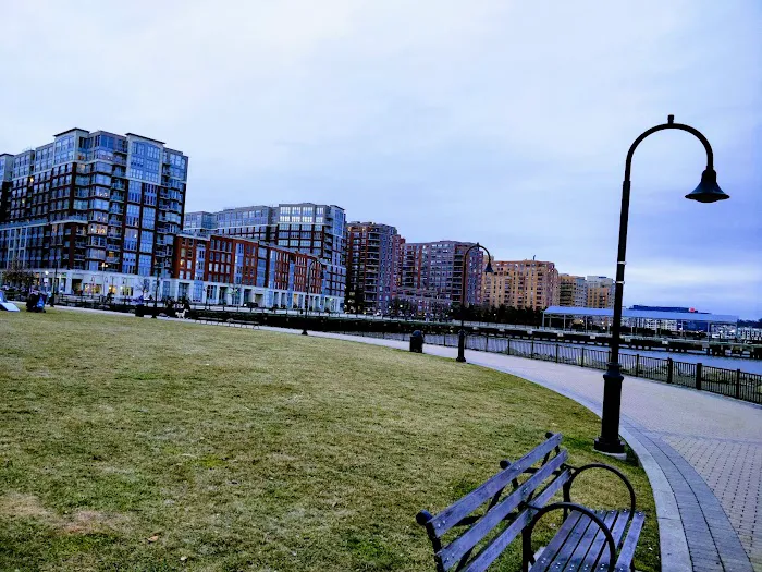Maxwell Place Park Picture 3