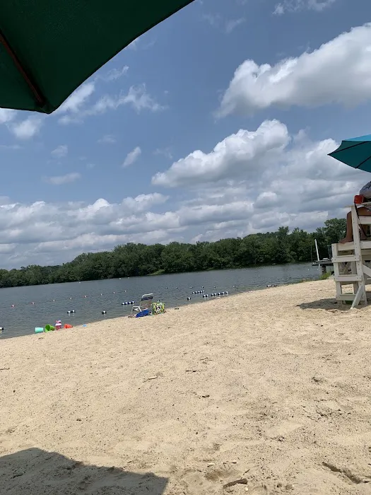 Lincoln Park Community Lake Picture 5
