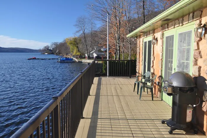 Lakefront Escape Suites Picture 1