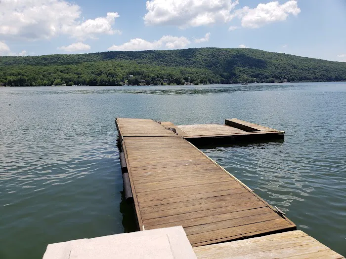Lakefront Escape Suites Picture 2