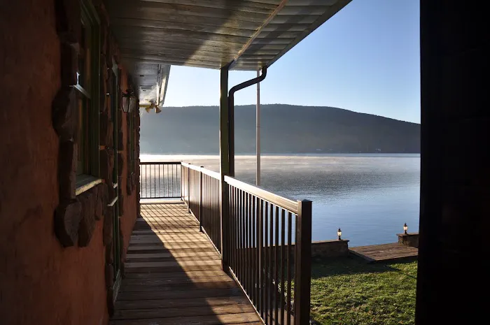 Lakefront Escape Suites Picture 5