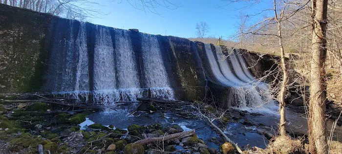 Cascade Lake Park Waterfall Picture 1
