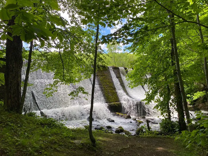 Cascade Lake Park Waterfall Picture 3