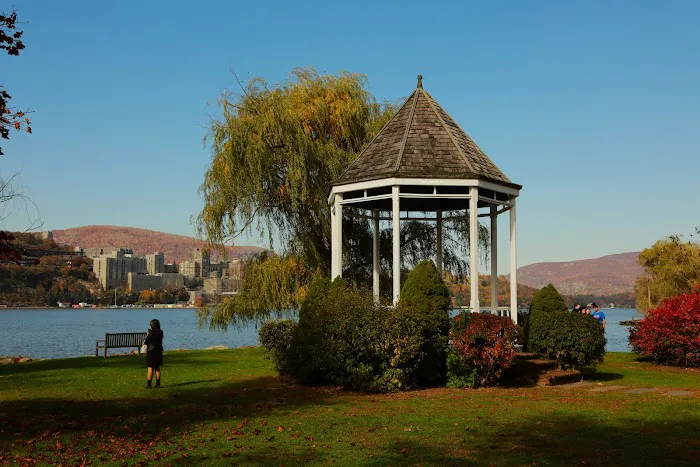 Garrison Gazebo Picture 6