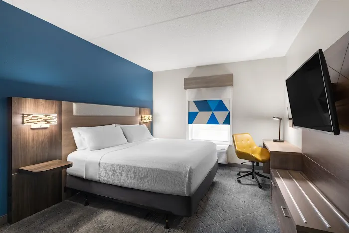 Holiday Inn Express & Suites Danbury - I-84, an IHG Hotel Picture 2