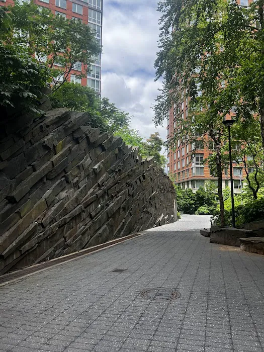 Teardrop Park Picture 4