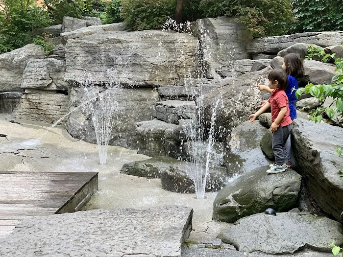 Teardrop Park Picture 8