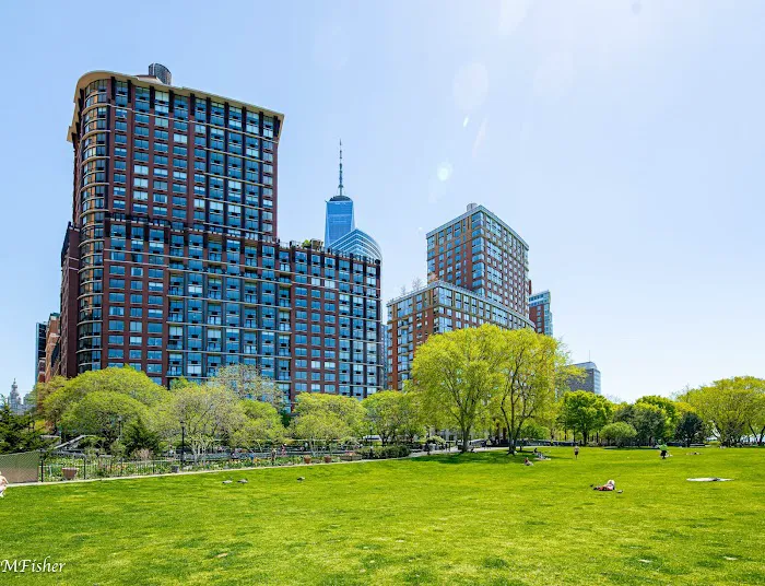Rockefeller Park Corner Side Picture 10