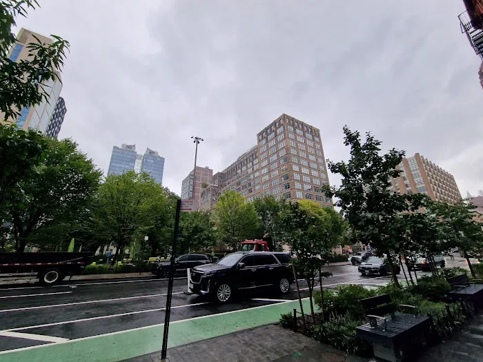 Freeman Plaza West Picture 1