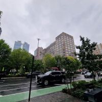 Freeman Plaza West ico
