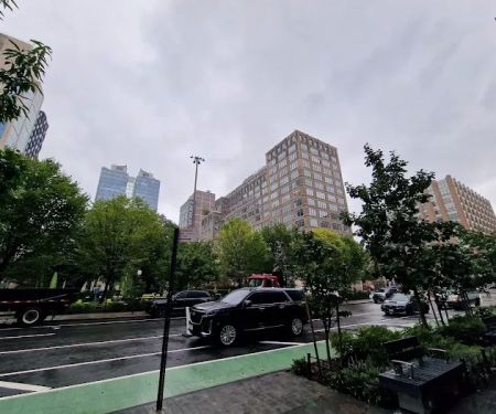 Freeman Plaza West