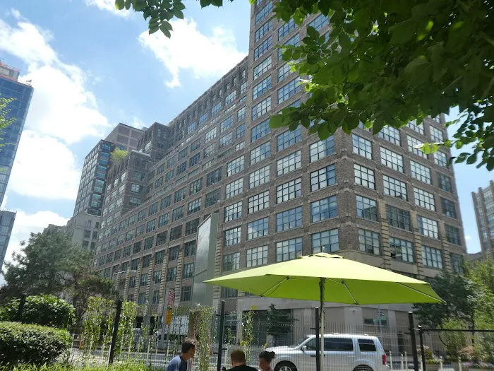 Freeman Plaza West Picture 5