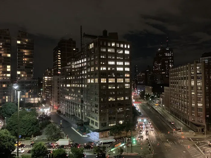 Freeman Plaza West Picture 9