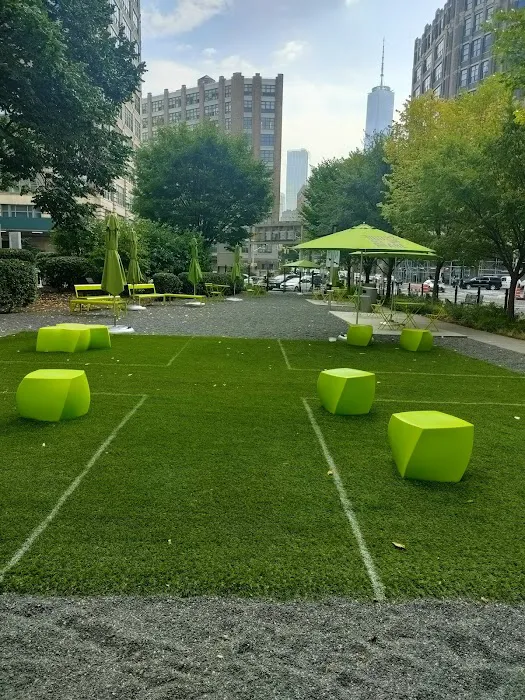 Freeman Plaza West Picture 3