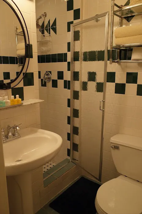 Chelsea Pines Inn Picture 6