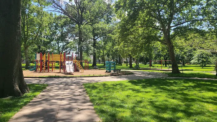 Kellogg Park Picture 8