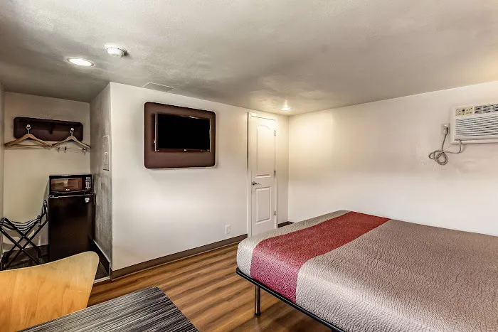 Motel 6 Elizabeth, NJ - Newark Liberty Intl Airport Picture 1