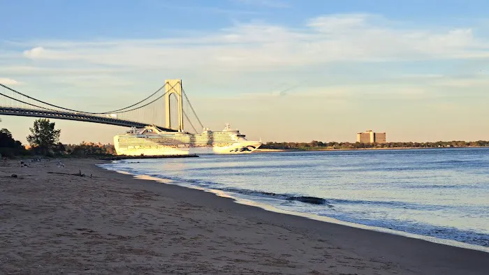 Fort Wadsworth Beach Picture 3