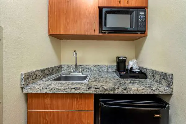 Comfort Suites Newark - Harrison Picture 2
