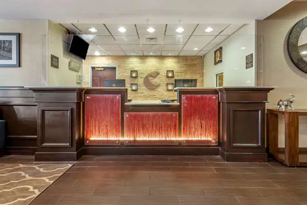 Comfort Suites Newark - Harrison Picture 1