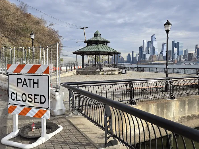 Sinatra Park Promenade Picture 8