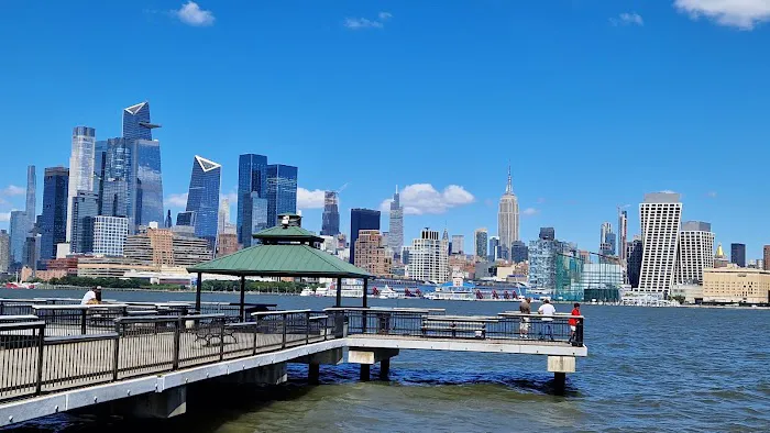 Sinatra Park Promenade Picture 7