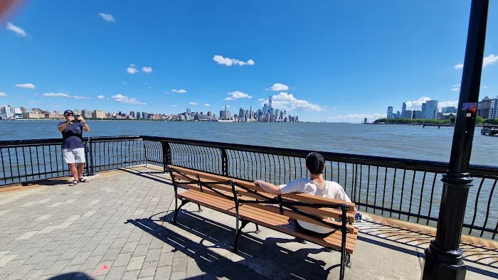 Sinatra Park Promenade Picture 10