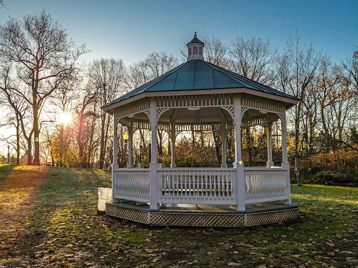 The Glen Gazebo Picture 1