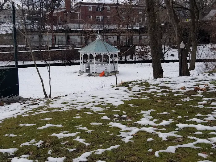 The Glen Gazebo Picture 4