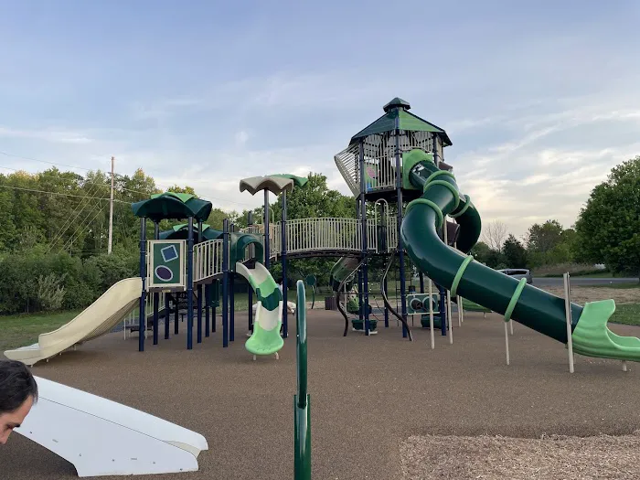 Airport Park Picture 3