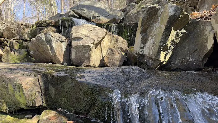 Black Rock - Mineral Springs Hiking trail Picture 4