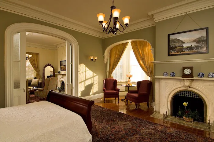 IHG Army Hotels Beat Navy House - Historia Picture 7