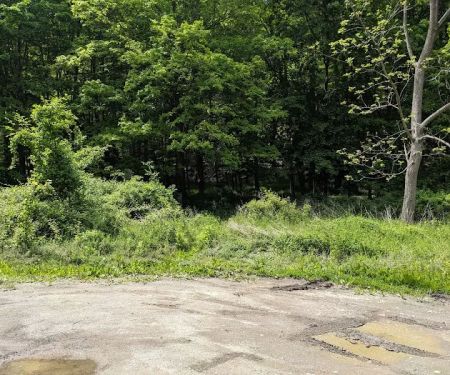 Highland Trail Parking & Trailhead