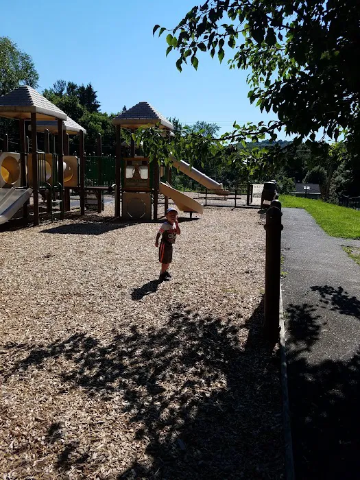 Club Court Park Picture 8