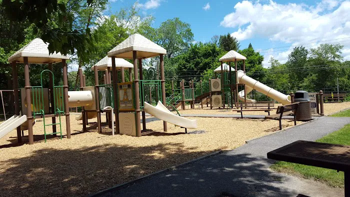 Club Court Park Picture 10
