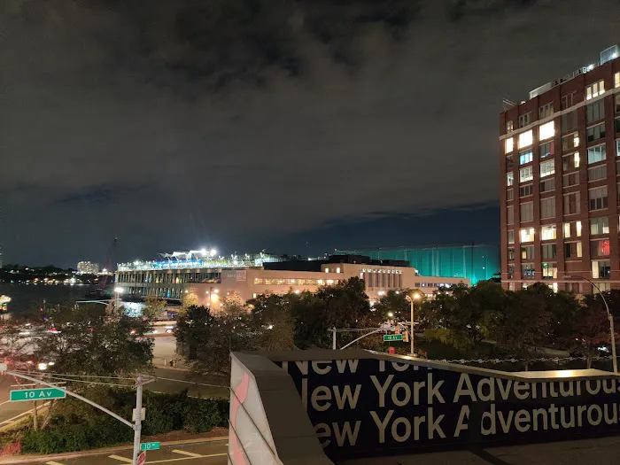 Chelsea Market Ramp from High Line Picture 4