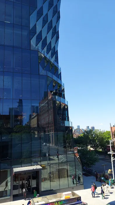 Chelsea Market Ramp from High Line Picture 9