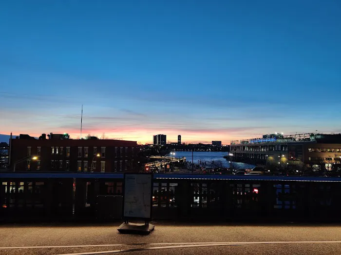 Chelsea Market Ramp from High Line Picture 2